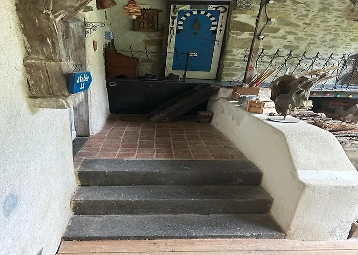 Authentic & Charming Dans Les Monts Du Lyonnais, Animaux Acceptes * Larajasse