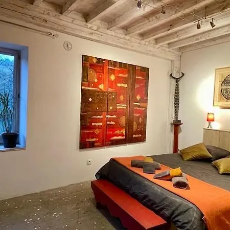 Authentic & Charming Dans Les Monts Du Lyonnais, Animaux Acceptes Larajasse